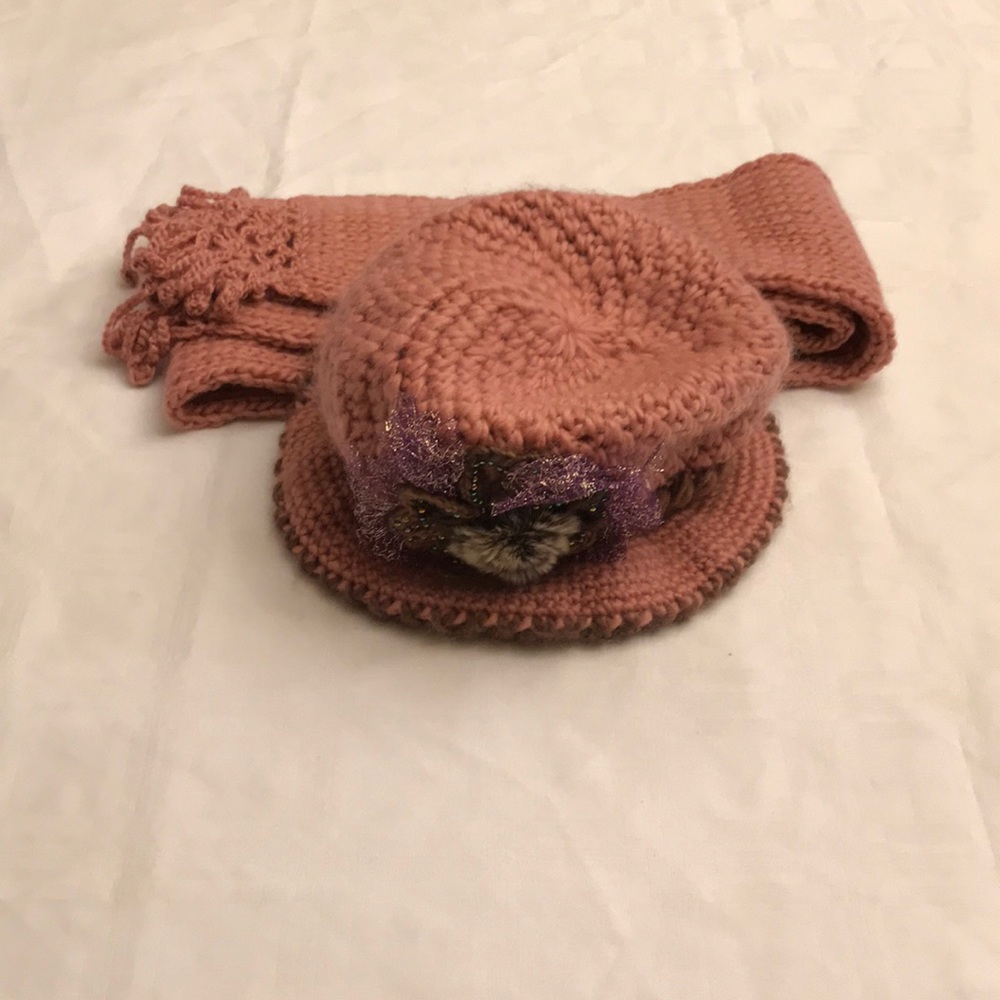 Knitted hat and scarf set.